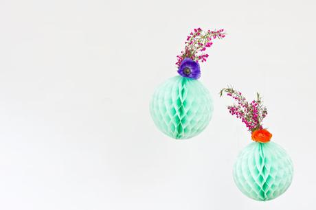 2 IDEAS DIY para decorar con pompones de nido de abeja!