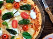 Pizza pimientos Padrón, tomates cherry albahaca {Padrón peppers, tomatoes basil pizza}