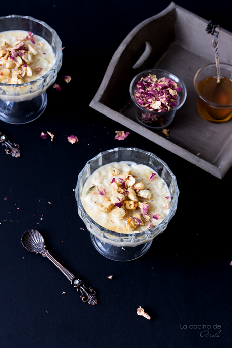 Arroz con leche con cardamomo, avellanas y agua de rosas