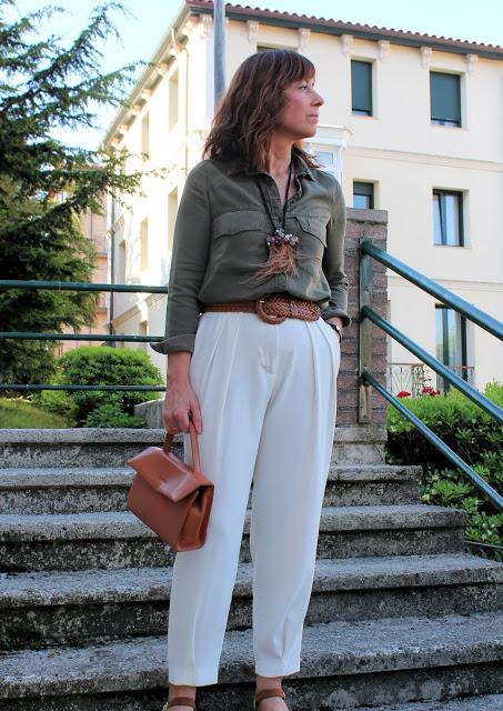 MIS LOOKS - BLANCO Y CAQUI