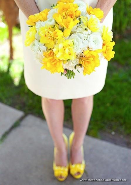 Yellow-Bridal-Bouquet-of-Daffodils-Freesia-Ranunculus-and-Hydrangea-The-French-Bouquet-Brooke-Barnes-Photography