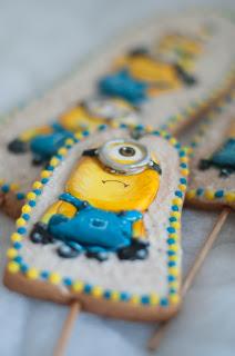 COOKIE CAKE MINIONS