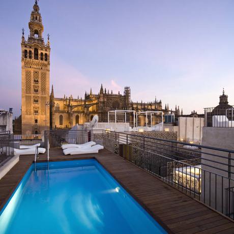 Hotel EME en Sevilla, España : Piscinas de estilo ecléctico de Donaire Arquitectos