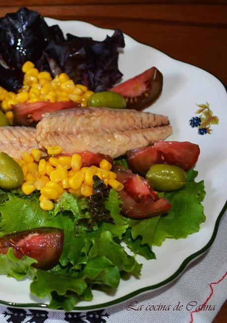 Ensalada de lechuga y caballa