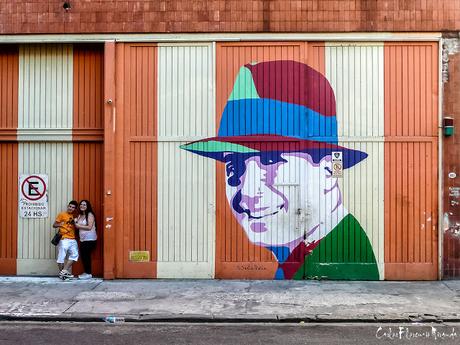 Retrato de Carlos Gardel pintado en potón del 