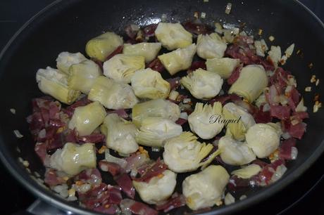 Garbanzos con alcachofas y jamón