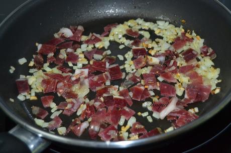 Garbanzos con alcachofas y jamón