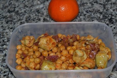 Garbanzos con alcachofas y jamón