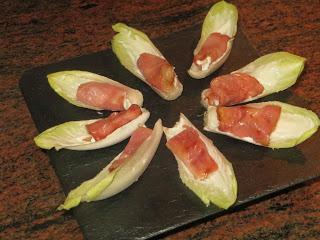 ENDIVIAS CON BACON Y QUESO