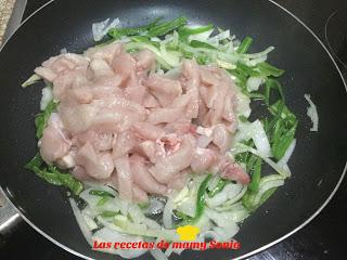 PECHUGA A TROCITOS CON PIMIENTOS VERDES
