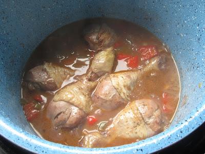 Jamoncitos de pollo al vino tinto olla GM