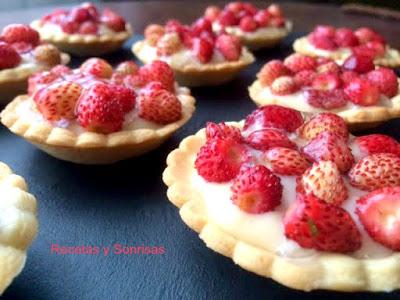 MINI TARTITAS DE FRESITAS DEL BOSQUE Y CREMA PASTELERA