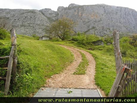 Camino a la canal de la Faya