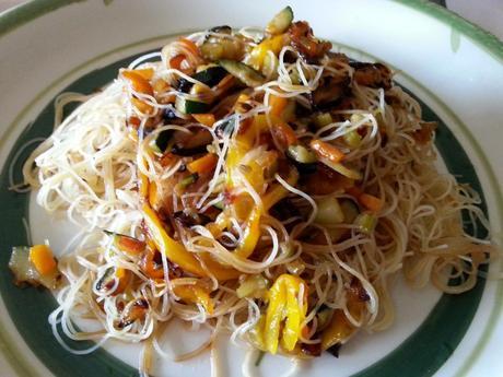 Fideos de arroz con verduras y soja - Spaghetti di riso con verdure e soia - Vegetarian rice noodle espaguetisarrozverduras4