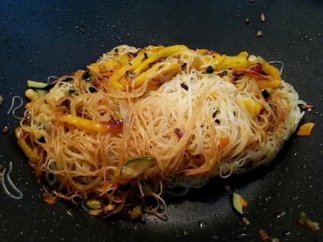 Fideos de arroz con verduras y soja – Spaghetti di riso con verdure e soia espaguetisarrozverduras3