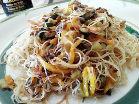 Fideos de arroz con verduras y soja - Spaghetti di riso con verdure e soia - Vegetarian rice noodle espaguetisarrozverduras