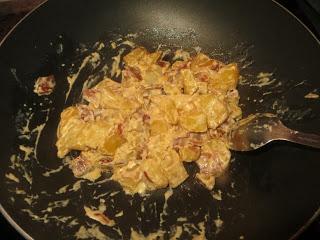 PATATAS CON CHORIZO Y JAMÓN (PATATAS GAMBRINUS)