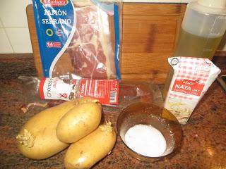 PATATAS CON CHORIZO Y JAMÓN (PATATAS GAMBRINUS)