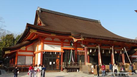 Kyoto;   el Santuario Yasaka-Jinja, el Parque Marauyama y un pequeño paseo por Gion