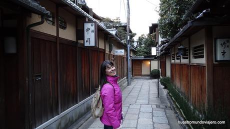 Kyoto;   el Santuario Yasaka-Jinja, el Parque Marauyama y un pequeño paseo por Gion