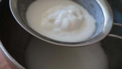 Harina de coco, mantequilla, leche en polvo y aceite de coco casero