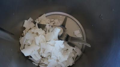 Harina de coco, mantequilla, leche en polvo y aceite de coco casero