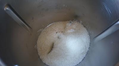 Harina de coco, mantequilla, leche en polvo y aceite de coco casero