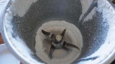 Harina de coco, mantequilla, leche en polvo y aceite de coco casero