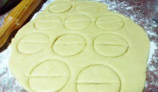 1. Dulces de Eid al Fitr 2016: Pastas de media luna de cacahuete