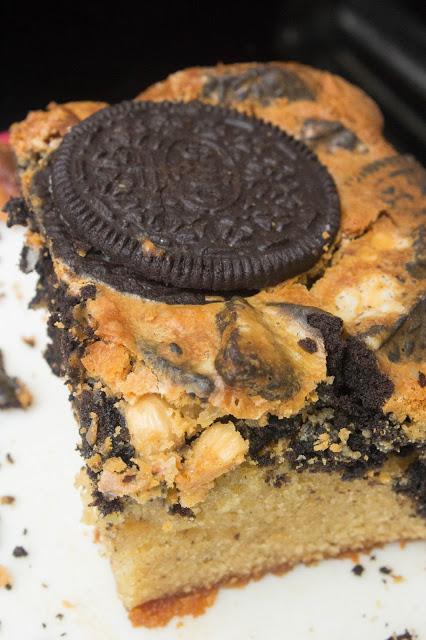 Brownie de chocolate blanco y oreos