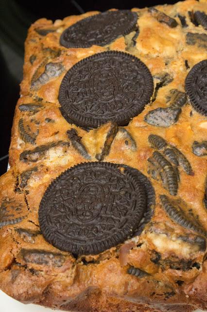 Brownie de chocolate blanco y oreos