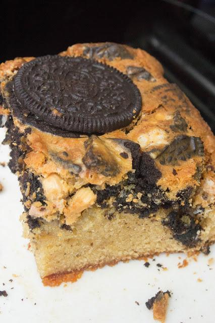 Brownie de chocolate blanco y oreos