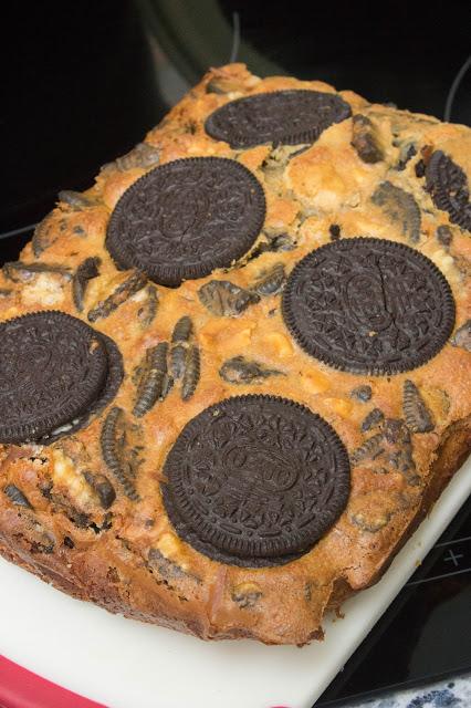Brownie de chocolate blanco y oreos
