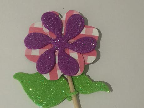 Como hacer flores de cartulina y Goma Eva