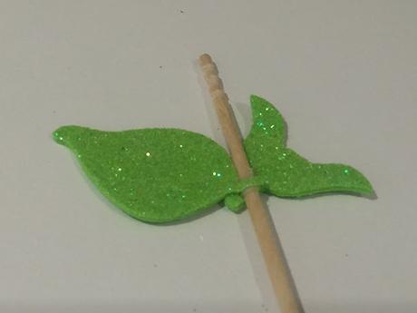 Como hacer flores de cartulina y Goma Eva