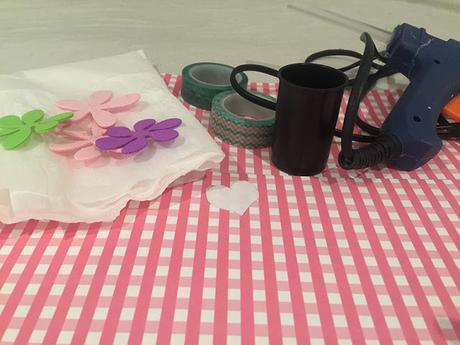 Como hacer flores de cartulina y Goma Eva