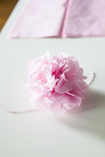 Como hacer flores de cartulina y Goma Eva