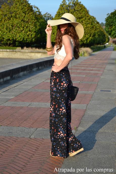 PANTALÓN PALAZZO Y CROP TOP DE ENCAJE