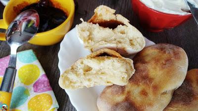 Pan naan con cerezas