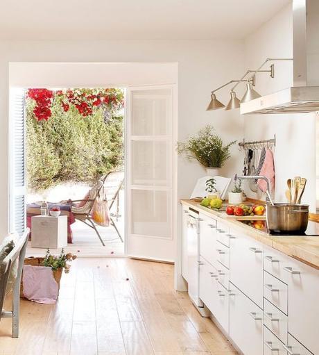 Con ganas de playa…. sí, yo. cocina con salida al patio