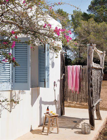 Con ganas de playa…. sí, yo. ducha exterior