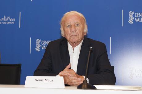 the-sky-over-nine-columns-noticia-totenart-valencia