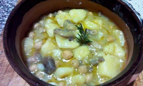 Guiso de patatas con setas y garbanzos - Zuppa di ceci, funghi e patate - Potato, Pea And Mushroom Soup patatassetasgarba5