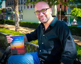 LOS DIOSES CANSADOS - ANDRÉS PÉREZ DOMÍNGUEZ