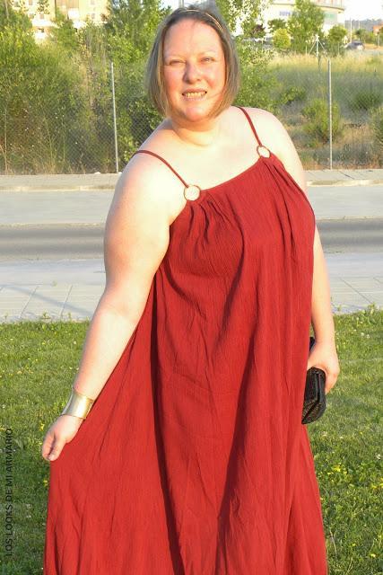 http://www.loslooksdemiarmario.com/2016/07/un-vestido-muy-especial-look-curvy.html