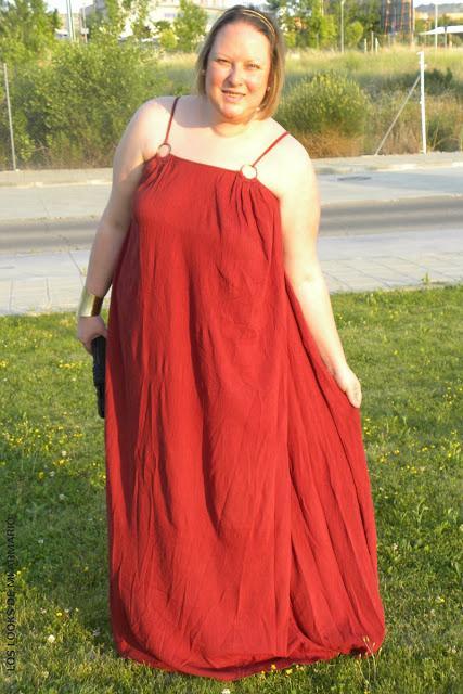 http://www.loslooksdemiarmario.com/2016/07/un-vestido-muy-especial-look-curvy.html