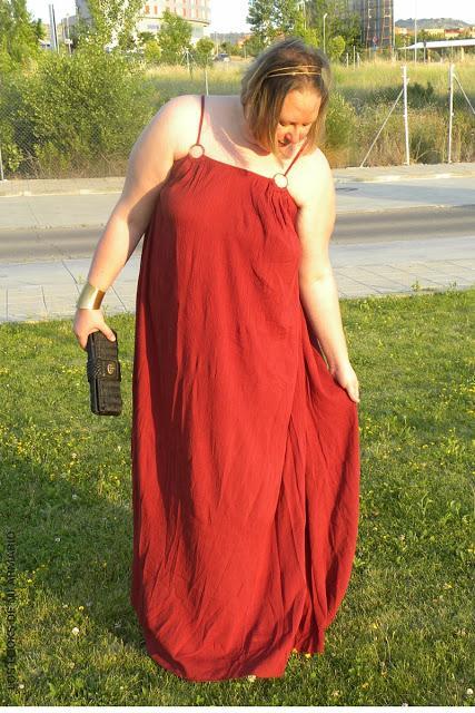 http://www.loslooksdemiarmario.com/2016/07/un-vestido-muy-especial-look-curvy.html