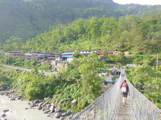 ANNAPURNA CIRCUIT ETAPA 1: BHULBHULE (849 m) - CHAMJE (1430 m)