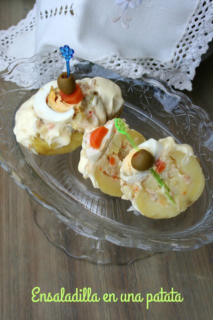 Ensaladilla en una patata 