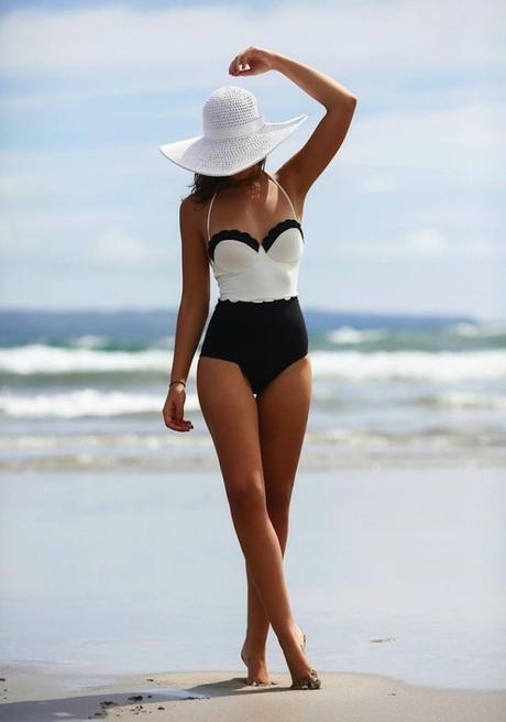 THE SWIMSUIT THAT FITS YOU